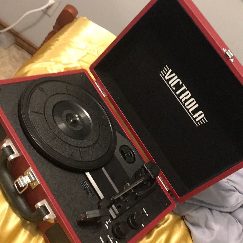 NEVER USED victorola turntable